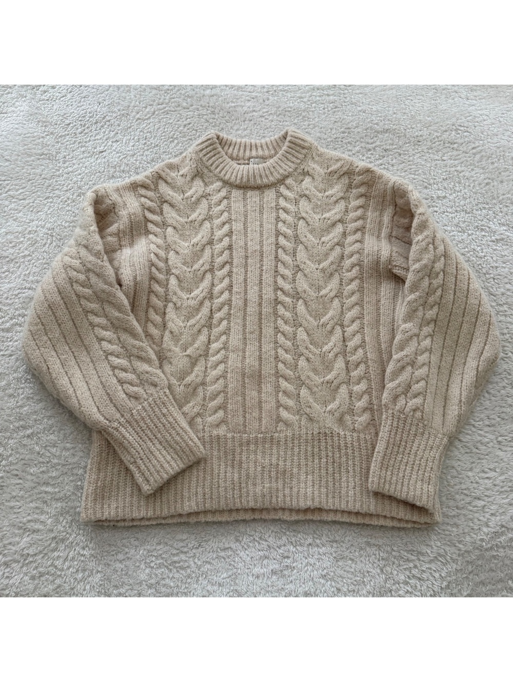 Women’s Medium Chunky Cable Knit Sweater